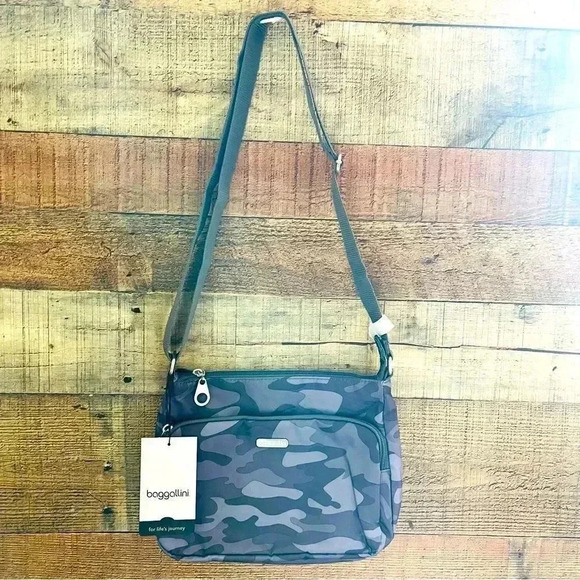 NWT Camouflage Baggallini Joey Bagg Crossbody - Picture 2 of 11